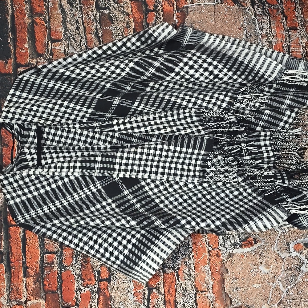 Black and White Plaid Shawl, Size OS